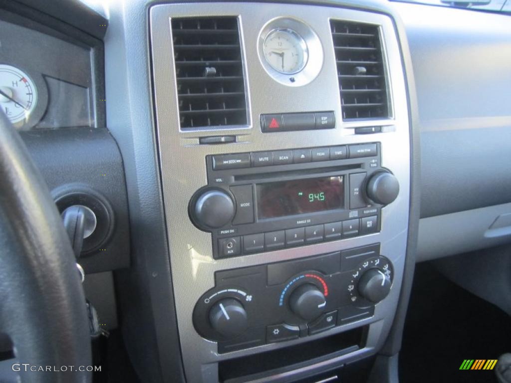 2007 Chrysler 300 Touring AWD Controls Photo #46440243