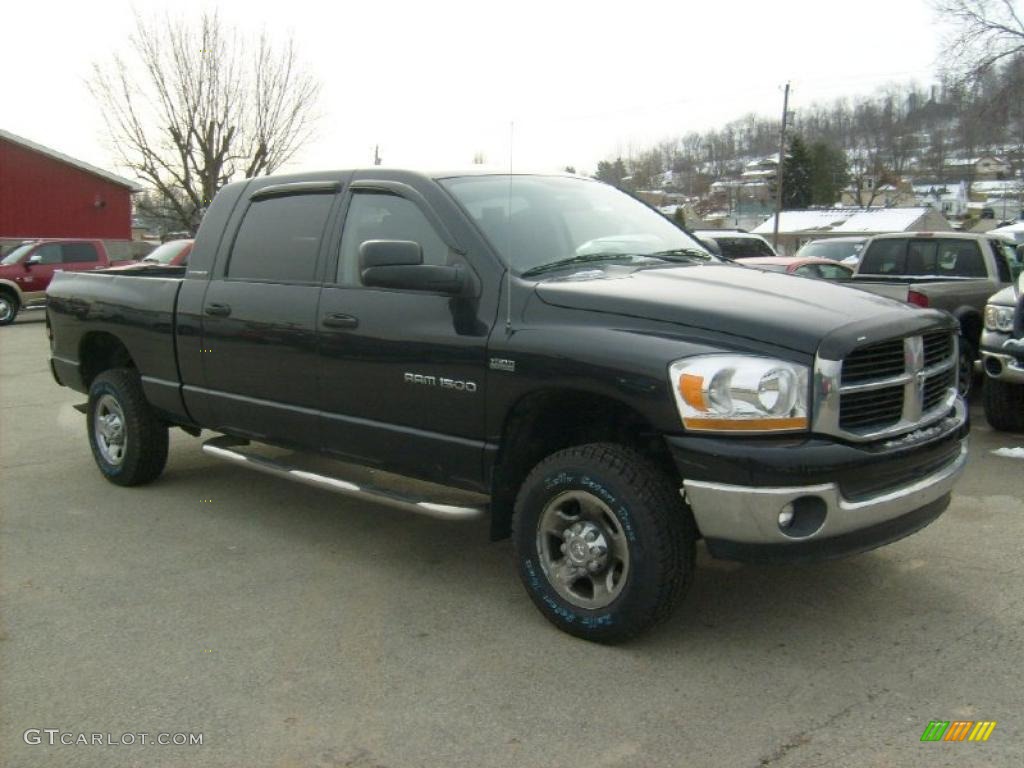 2006 Ram 1500 SLT Mega Cab 4x4 - Black / Medium Slate Gray photo #7