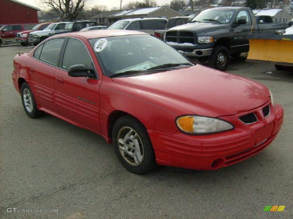 2001 Grand Am SE Sedan - Bright Red / Dark Taupe photo #7
