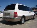 2005 Clear White Kia Sedona EX  photo #3