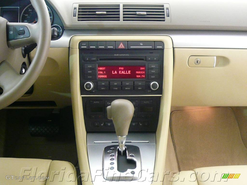 2008 A4 2.0T Sedan - Ibis White / Beige photo #17