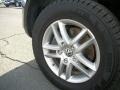 2010 Volkswagen Touareg TDI 4XMotion Wheel and Tire Photo