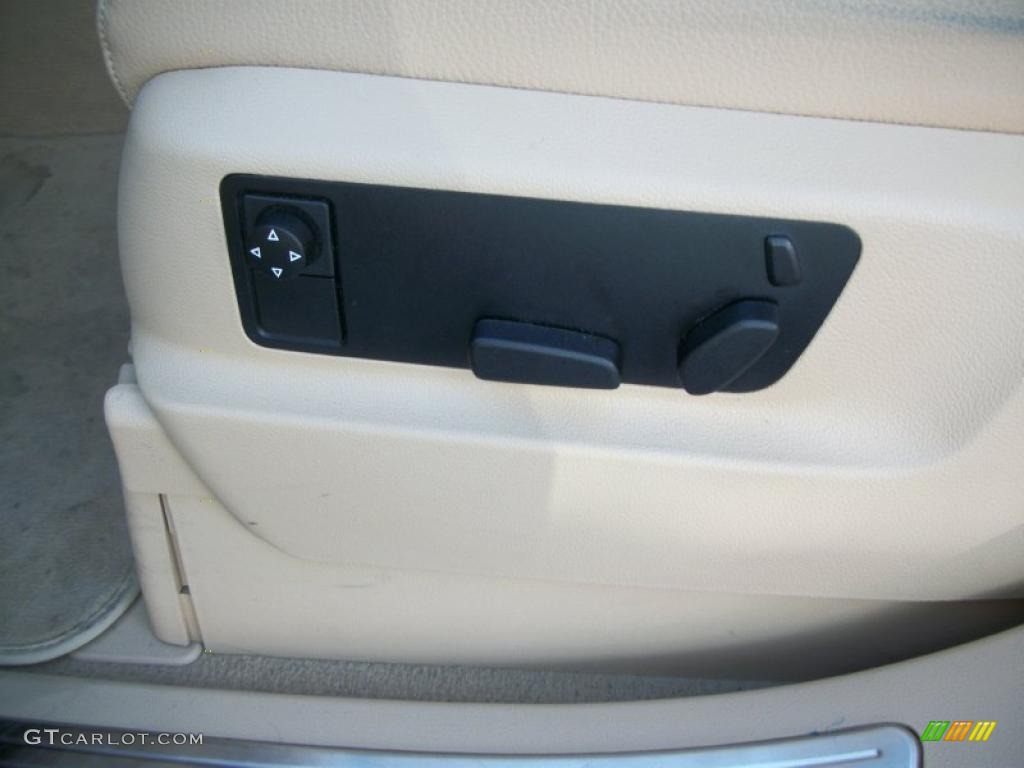 2010 Volkswagen Touareg TDI 4XMotion Controls Photo #46443807