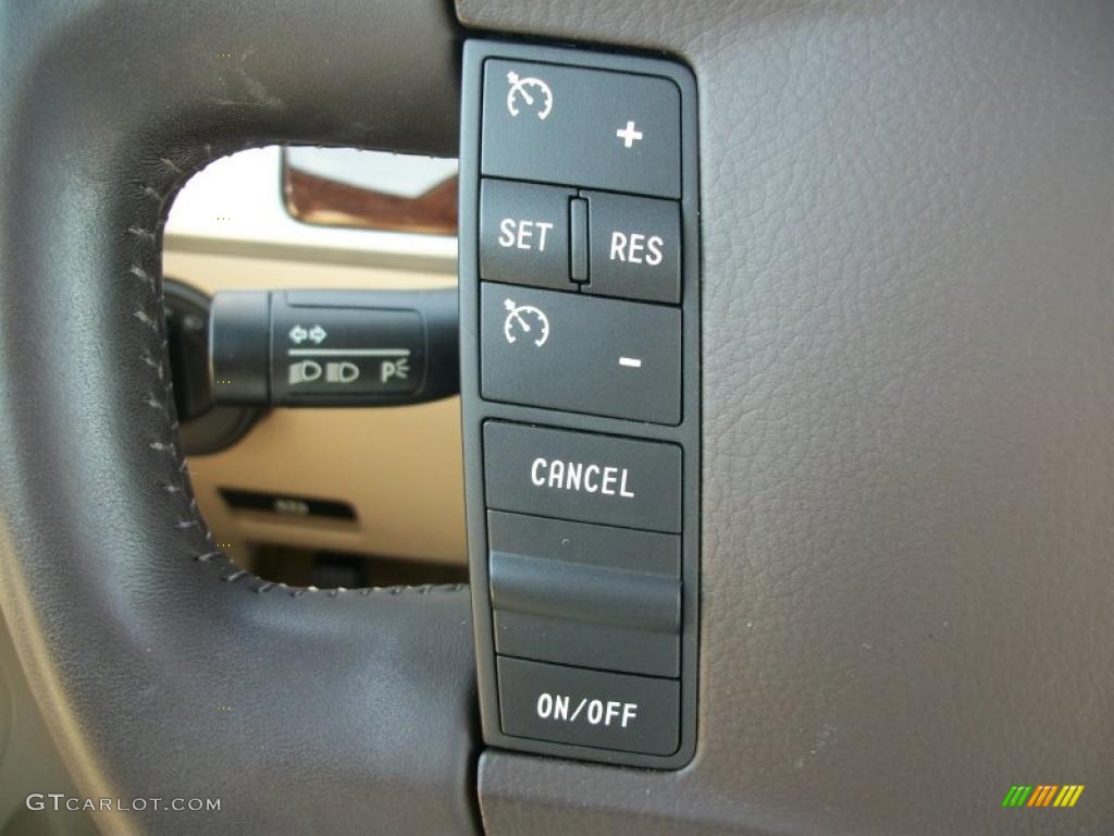 2010 Volkswagen Touareg TDI 4XMotion Controls Photo #46443822