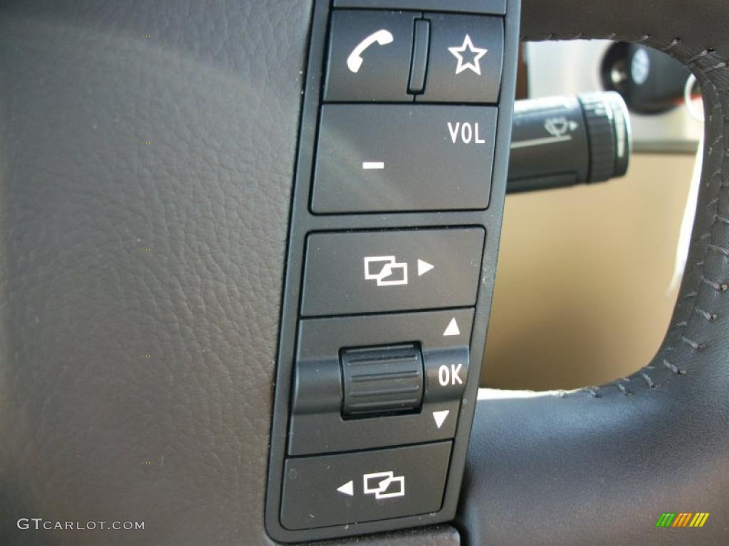 2010 Volkswagen Touareg TDI 4XMotion Controls Photo #46443849