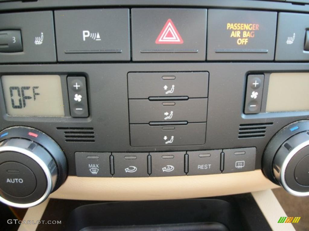 2010 Volkswagen Touareg TDI 4XMotion Controls Photo #46443948