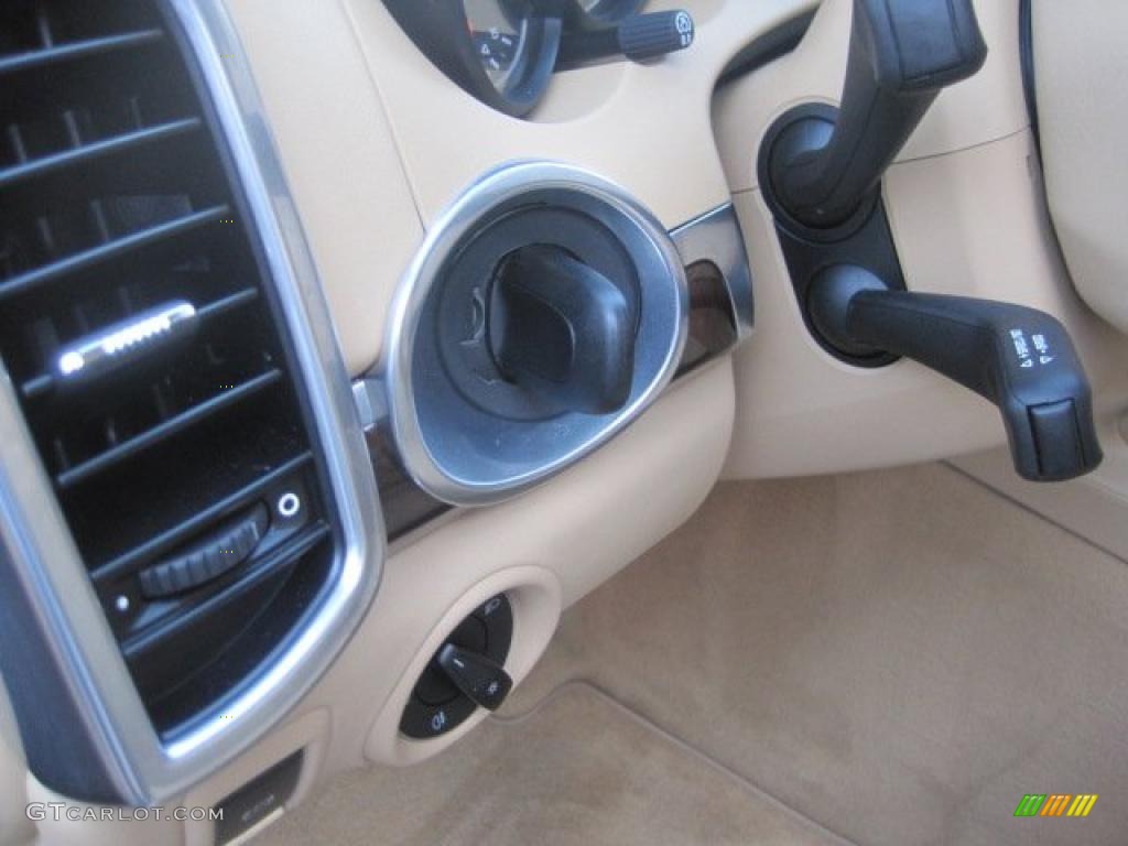 2011 Porsche Cayenne Turbo Controls Photo #46444776