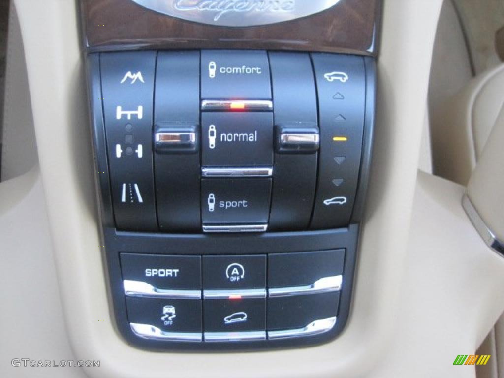 2011 Porsche Cayenne Turbo Controls Photo #46444875