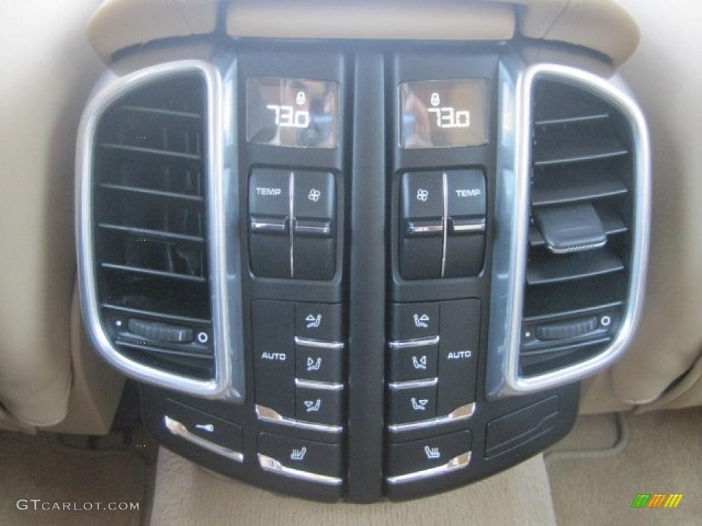 2011 Porsche Cayenne Turbo Controls Photo #46444971