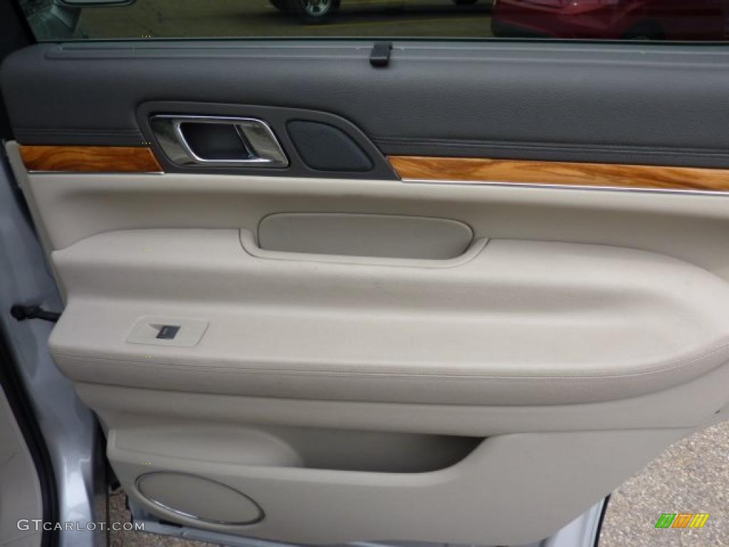 2010 Lincoln MKT AWD EcoBoost Light Stone Door Panel Photo #46446414
