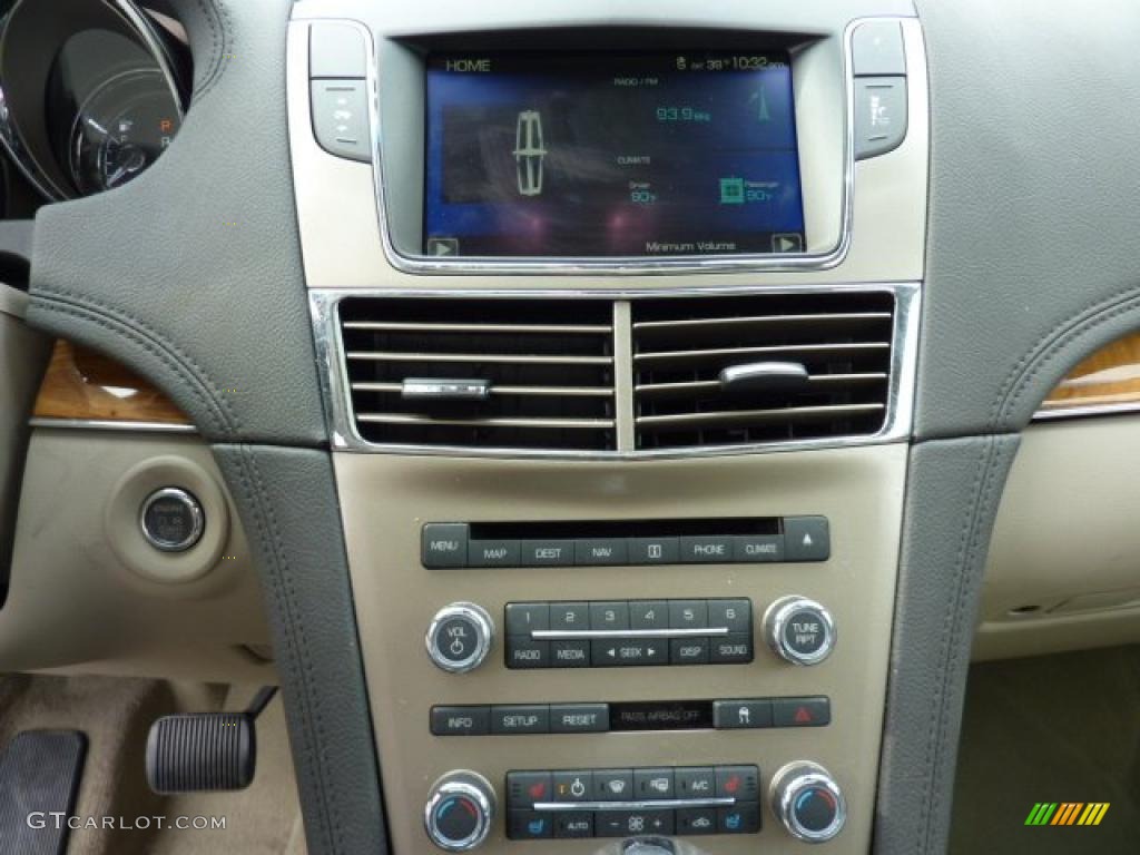 2010 Lincoln MKT AWD EcoBoost Controls Photo #46446450