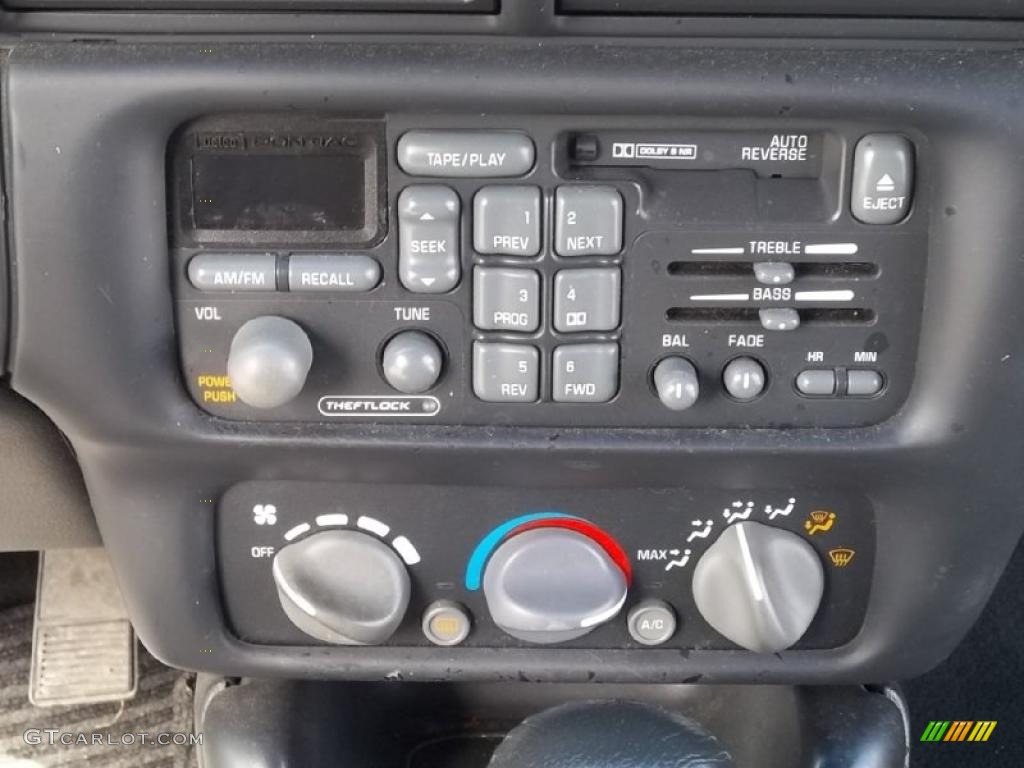 1996 Pontiac Grand Prix SE Coupe Controls Photo #46447515