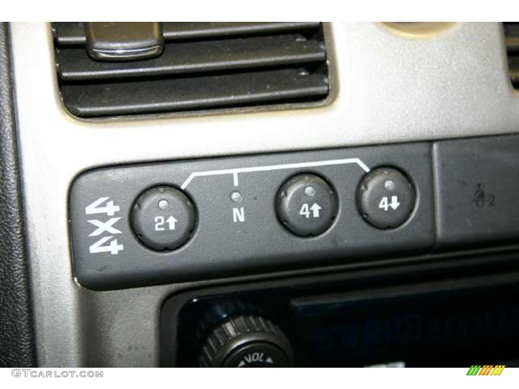 2007 GMC Canyon SLE Crew Cab 4x4 Controls Photo #46449972