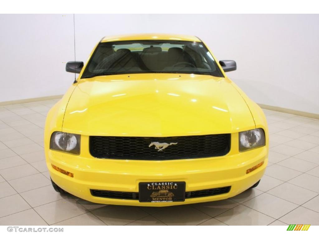 2005 Mustang V6 Deluxe Coupe - Screaming Yellow / Dark Charcoal photo #2
