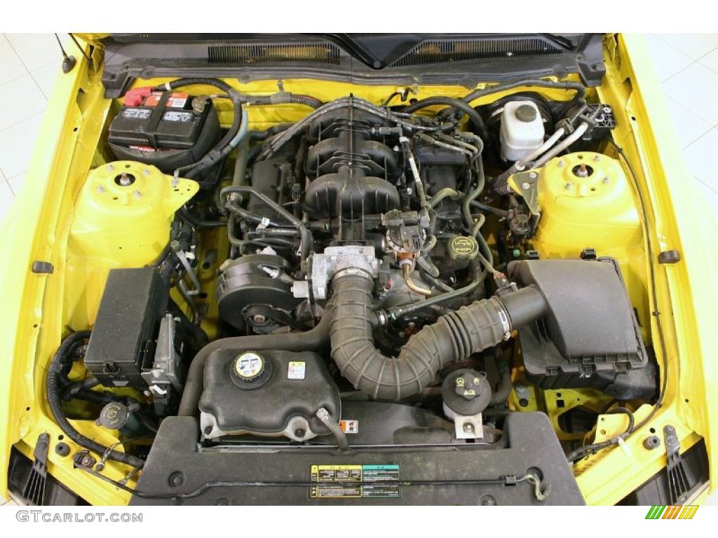 2005 Mustang V6 Deluxe Coupe - Screaming Yellow / Dark Charcoal photo #16