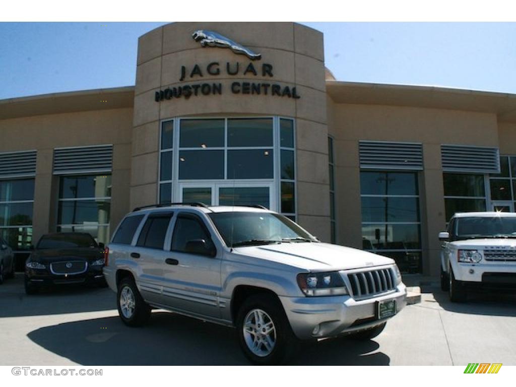 Bright Silver Metallic Jeep Grand Cherokee