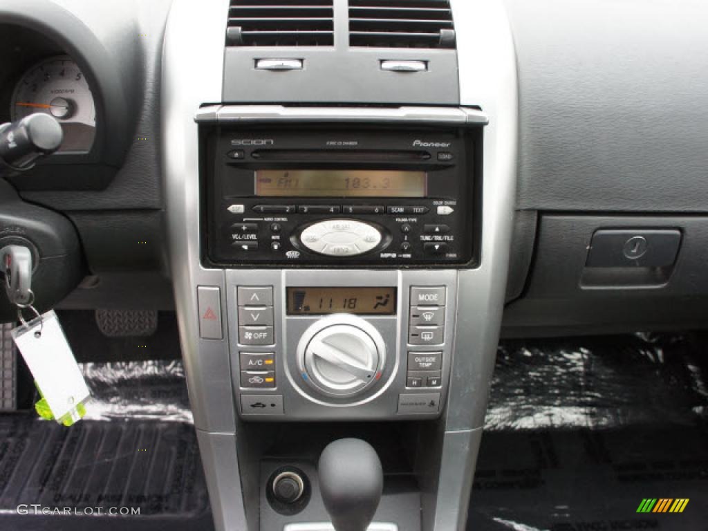 2005 Scion tC Standard tC Model Controls Photo #46460430