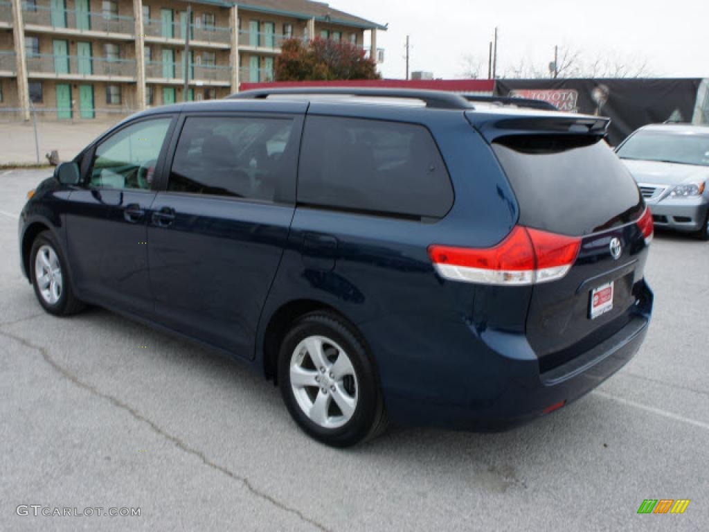 2011 Sienna LE - South Pacific Blue Pearl / Light Gray photo #3