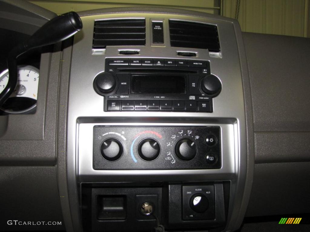 2005 Dodge Dakota Laramie Quad Cab 4x4 Controls Photo #46461069