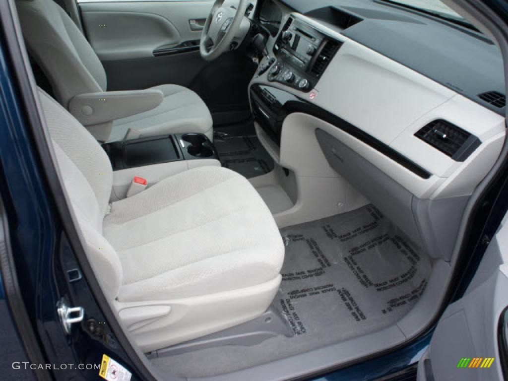 Light Gray Interior 2011 Toyota Sienna LE Photo #46461072