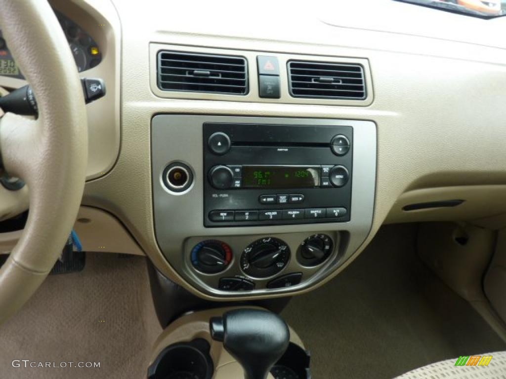 2007 Ford Focus ZX4 SES Sedan Controls Photo #46464990
