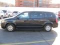 2008 Brilliant Black Crystal Pearlcoat Chrysler Town & Country LX  photo #14