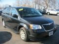 2008 Brilliant Black Crystal Pearlcoat Chrysler Town & Country LX  photo #17
