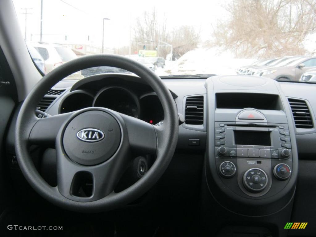 2010 Kia Soul 1.6 Black Cloth Dashboard Photo #46467324