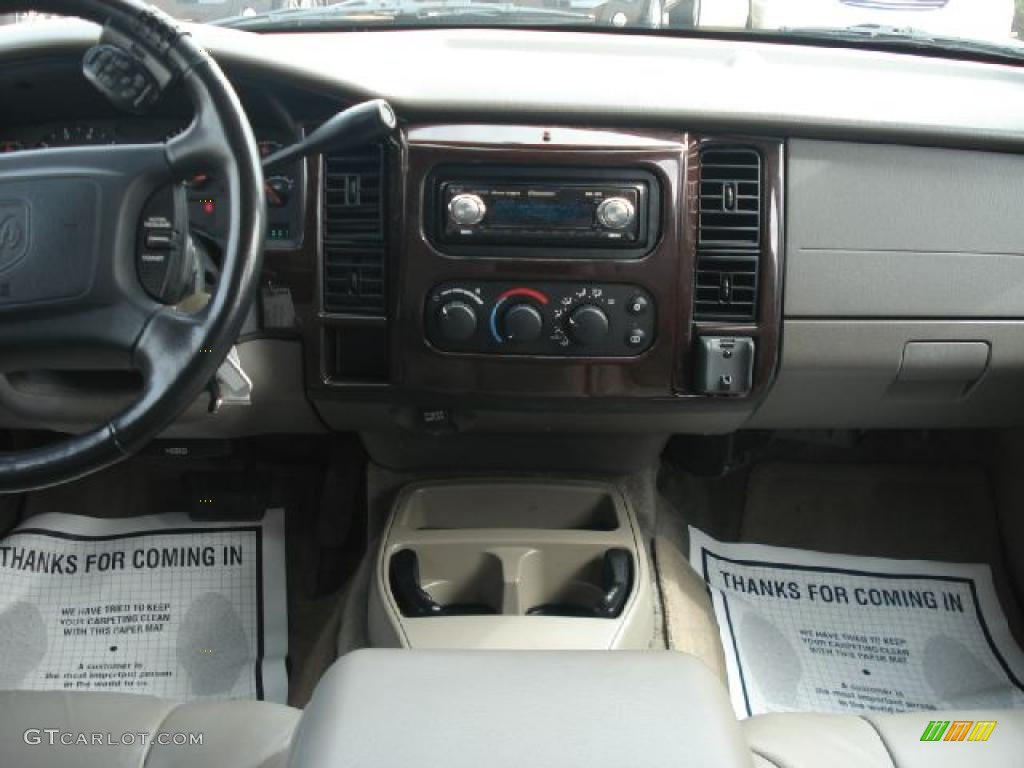 2003 Dakota SLT Quad Cab - Bright White / Taupe photo #26