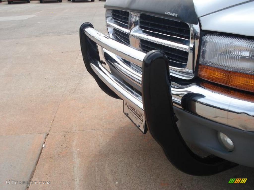 2003 Dakota SLT Quad Cab - Bright White / Taupe photo #30