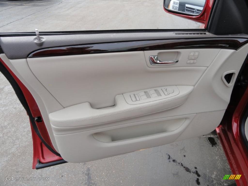 2011 Cadillac DTS Luxury Shale/Cocoa Accents Door Panel Photo #46468041