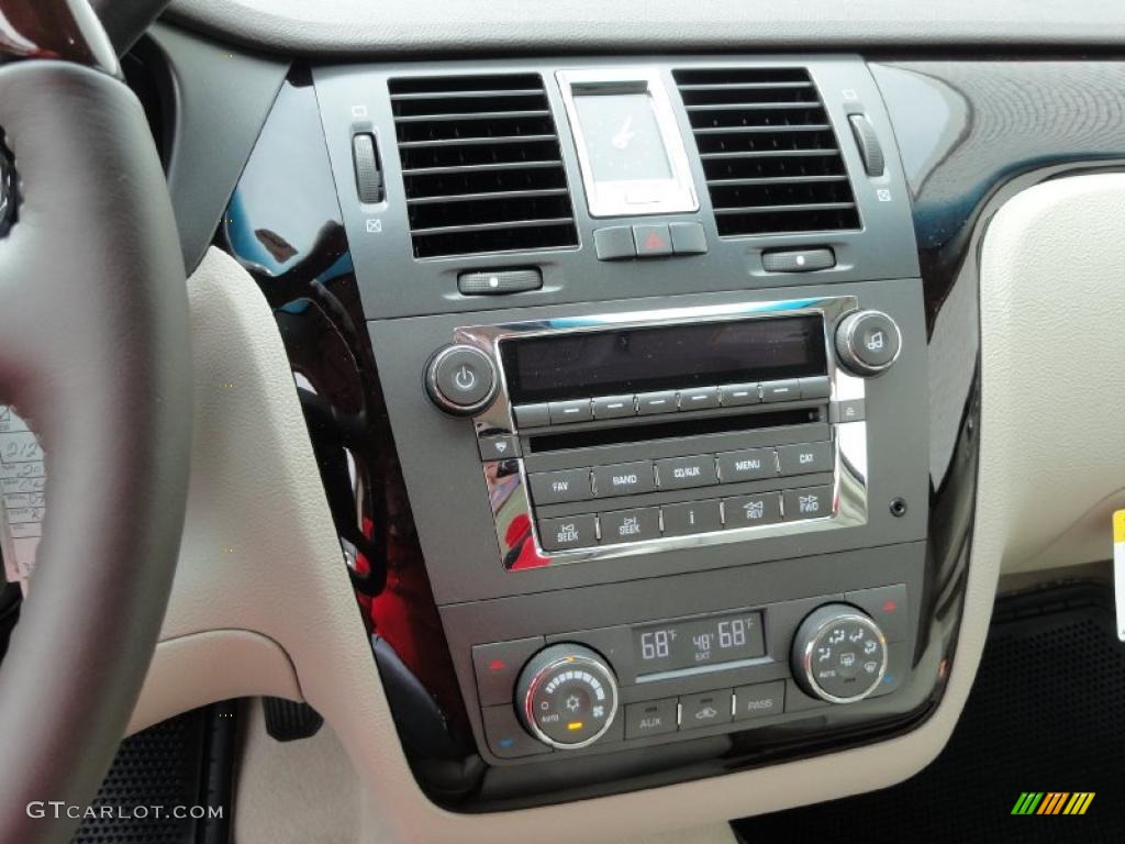 2011 Cadillac DTS Luxury Controls Photo #46468101