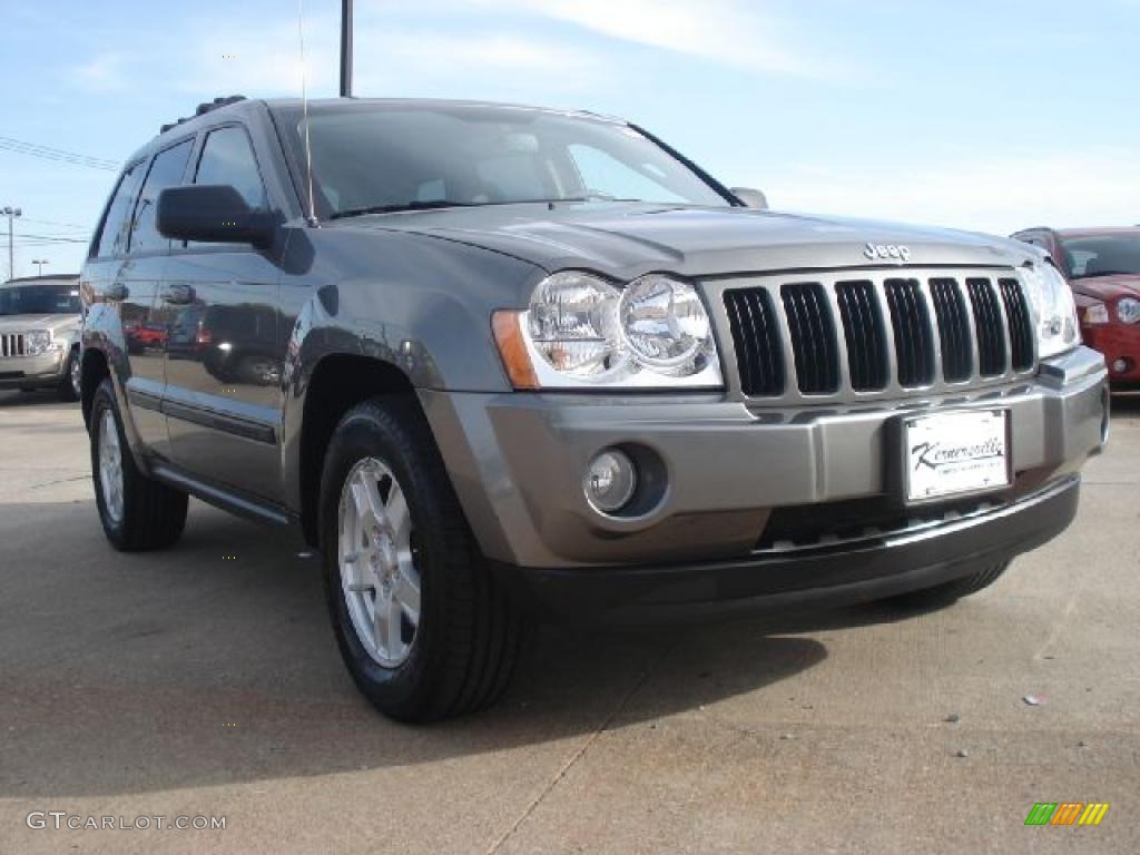 2007 Grand Cherokee Laredo 4x4 - Mineral Gray Metallic / Medium Slate Gray photo #1