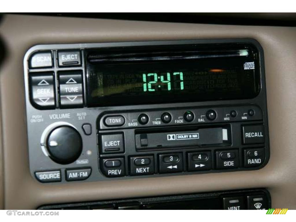 2004 Buick Park Avenue Ultra Controls Photo #46472376