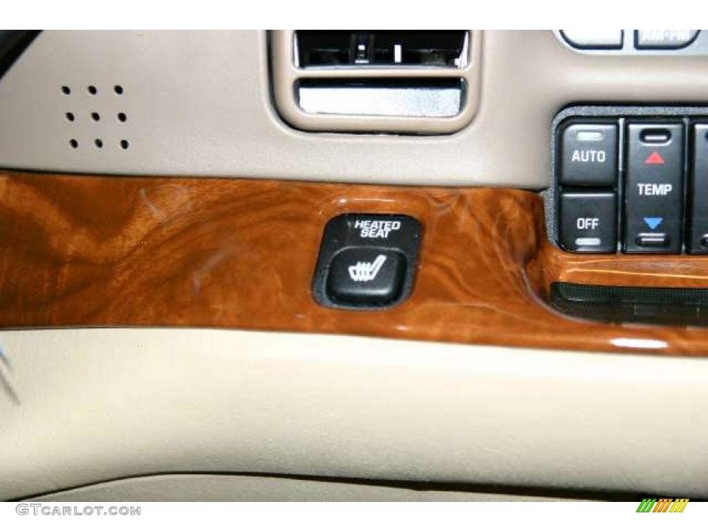 2004 Buick Park Avenue Ultra Controls Photo #46472409