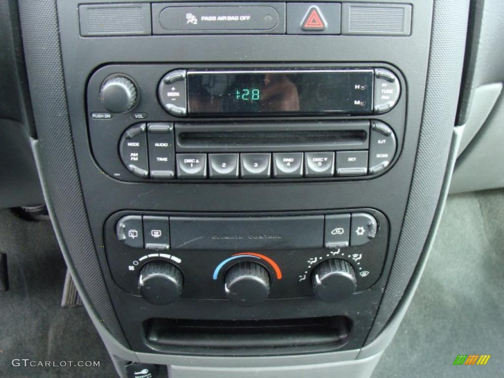 2007 Dodge Caravan SE Controls Photo #46473219