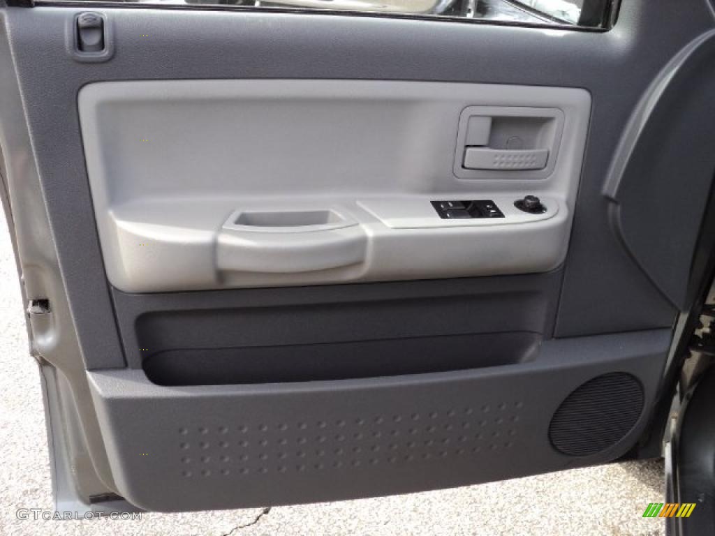 2007 Dodge Dakota SLT Club Cab 4x4 Medium Slate Gray Door Panel Photo #46474929