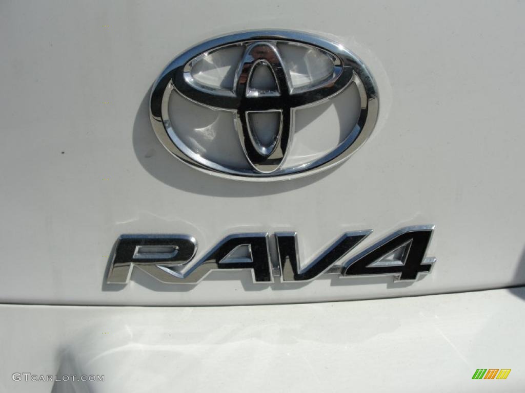2011 Toyota RAV4 V6 Marks and Logos Photos