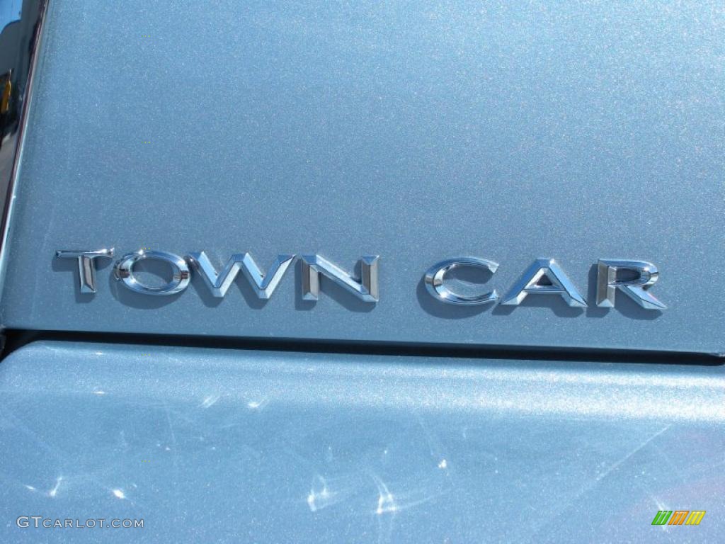 2011 Lincoln Town Car Signature Limited Marks and Logos Photo #46476744