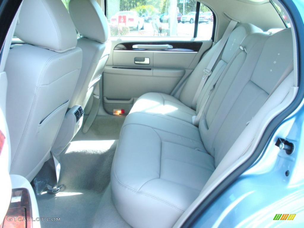 Medium Light Stone Interior 2011 Lincoln Town Car Signature Limited Photo #46476777