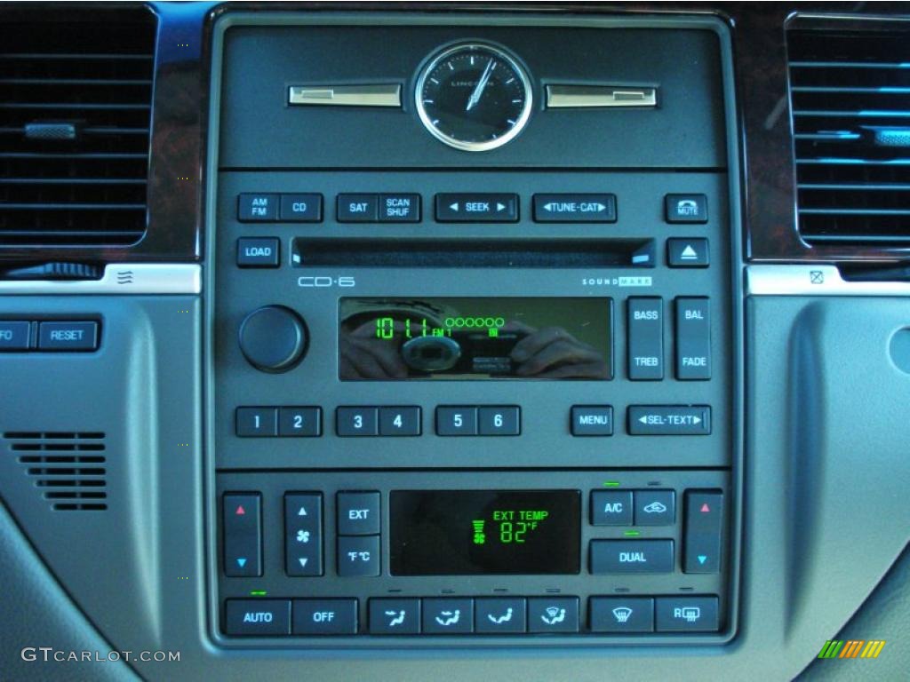 2011 Lincoln Town Car Signature Limited Controls Photo #46476828