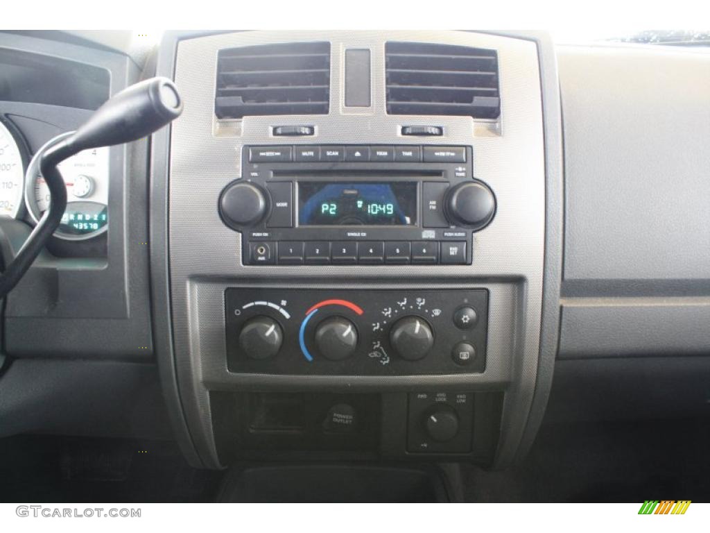 2007 Dodge Dakota SLT Quad Cab 4x4 Controls Photo #46478043