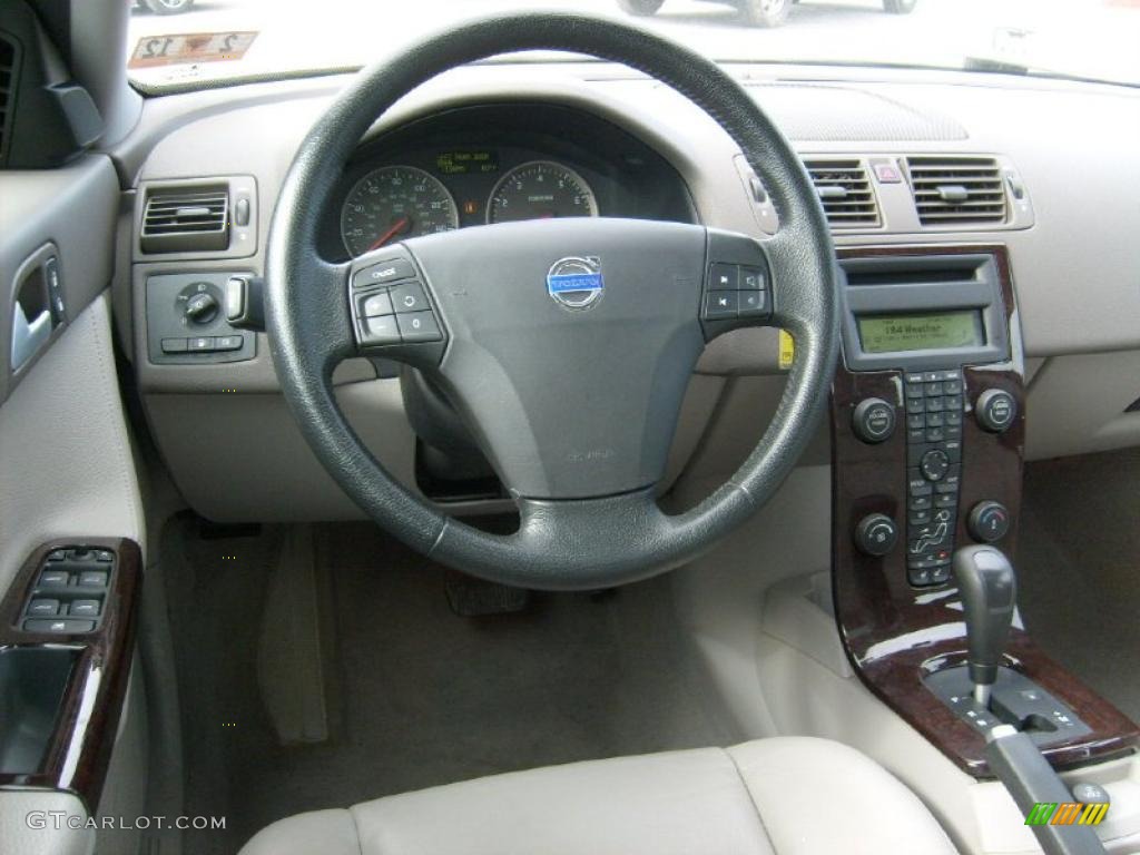 2007 Volvo V50 2.4i Dark Beige/Quartz Steering Wheel Photo #46478745