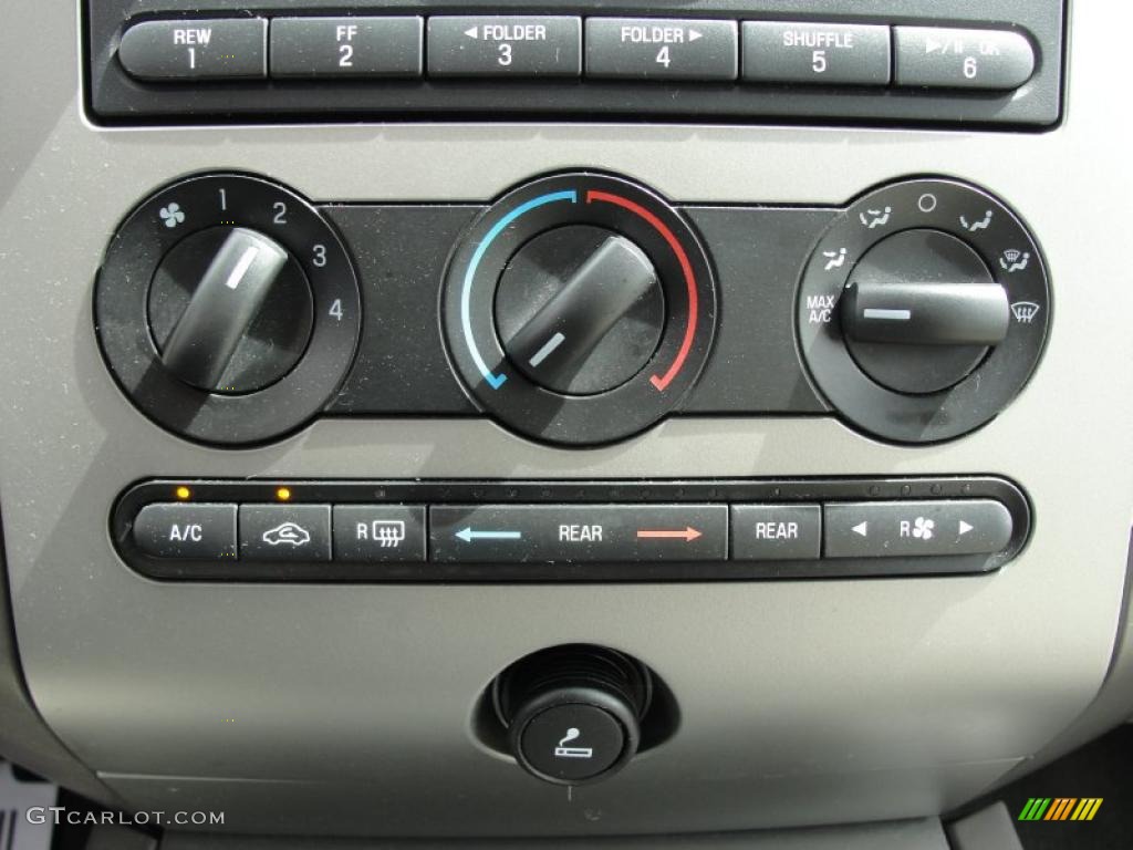 2010 Ford Expedition EL XLT Controls Photo #46479903