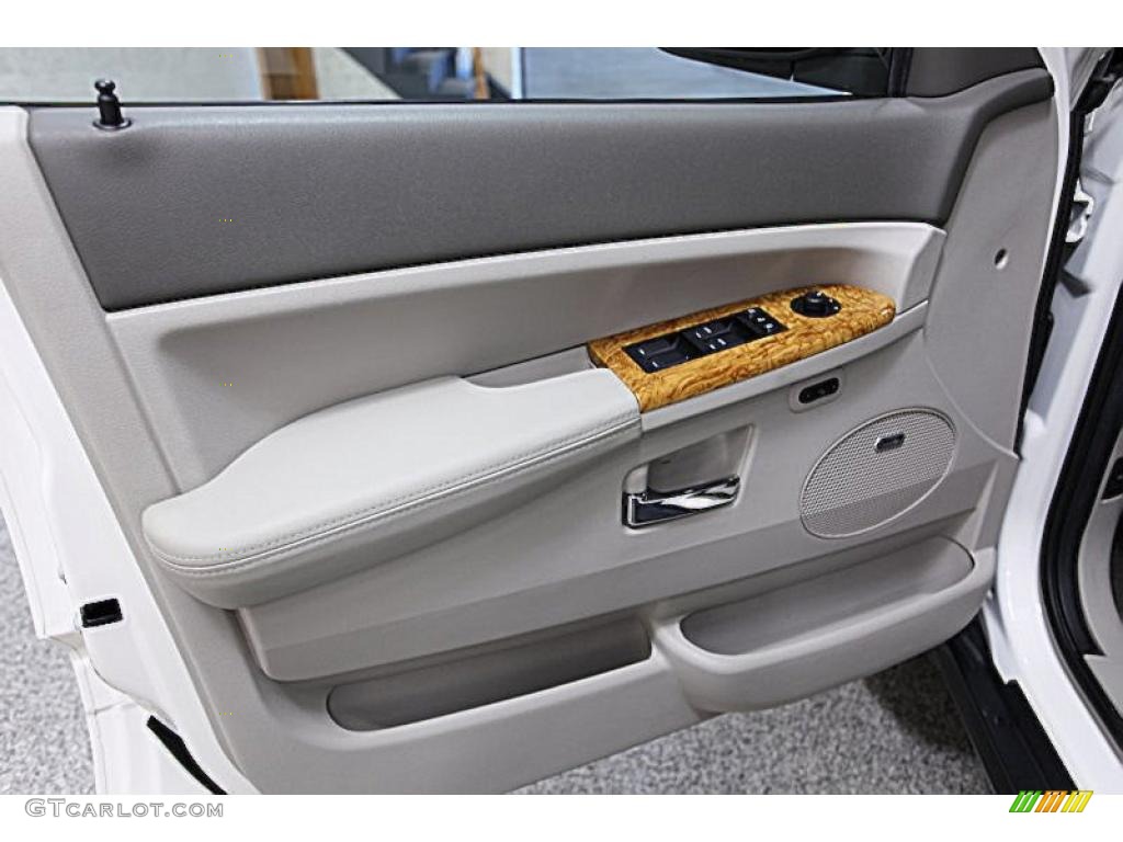 2009 Jeep Grand Cherokee Limited 4x4 Medium Slate Gray/Dark Slate Gray Door Panel Photo #46480554
