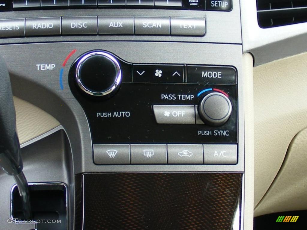 2010 Toyota Venza AWD Controls Photo #46480770