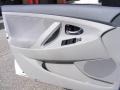 Super White - Camry LE Photo No. 24