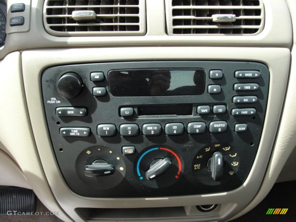 2004 Ford Taurus SE Sedan Controls Photo #46481658