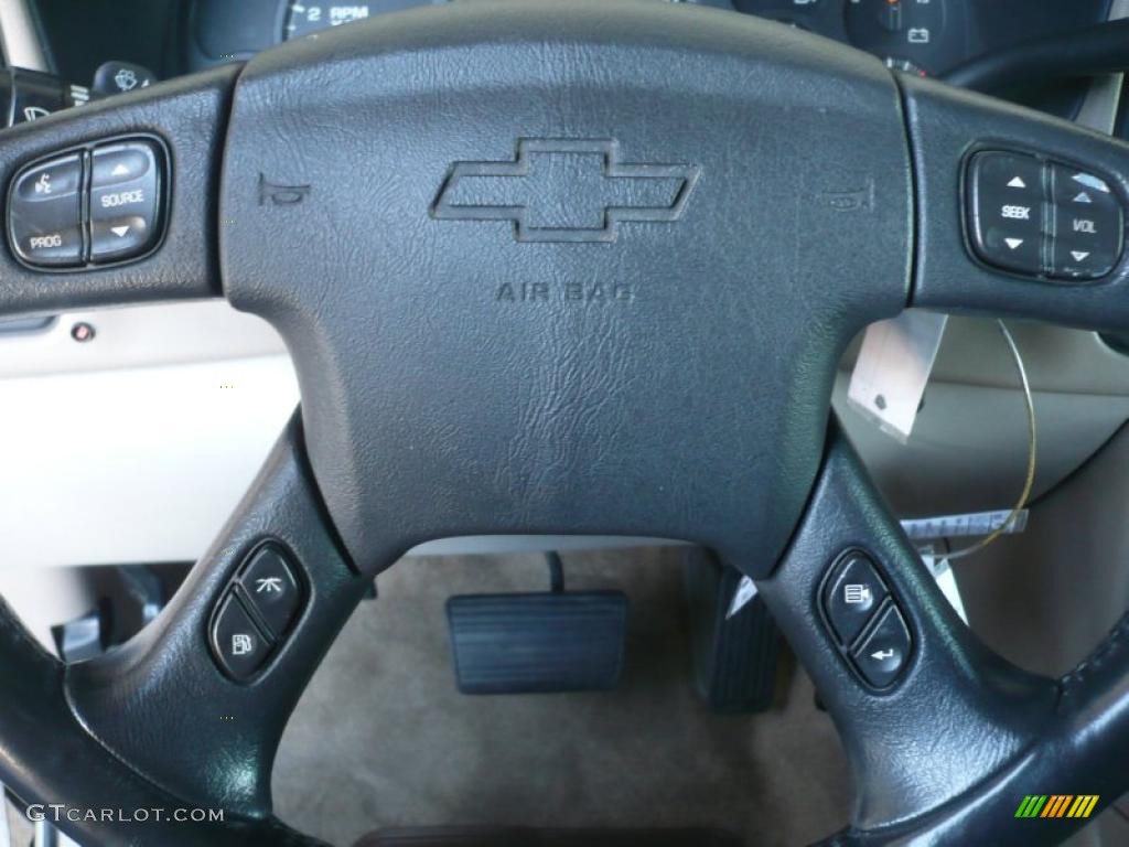 2004 Tahoe LT 4x4 - Silver Birch Metallic / Tan/Neutral photo #28