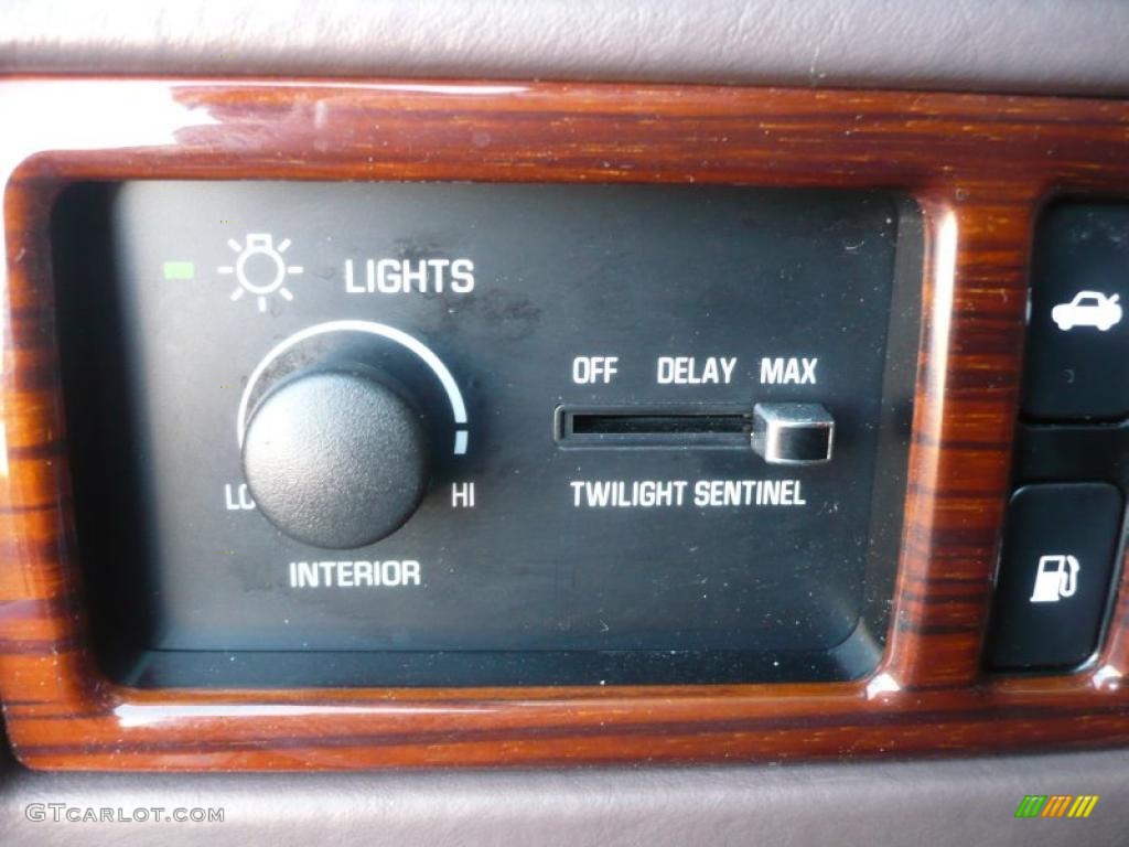 1995 Cadillac DeVille Concours Controls Photo #46482192